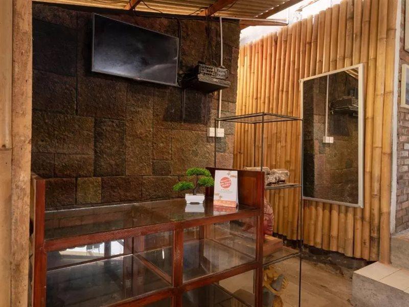 Oyo 2380 Alea Guesthouse Muntilan المظهر الخارجي الصورة