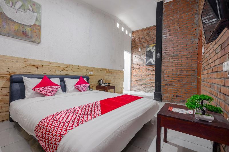 Oyo 2380 Alea Guesthouse Muntilan المظهر الخارجي الصورة