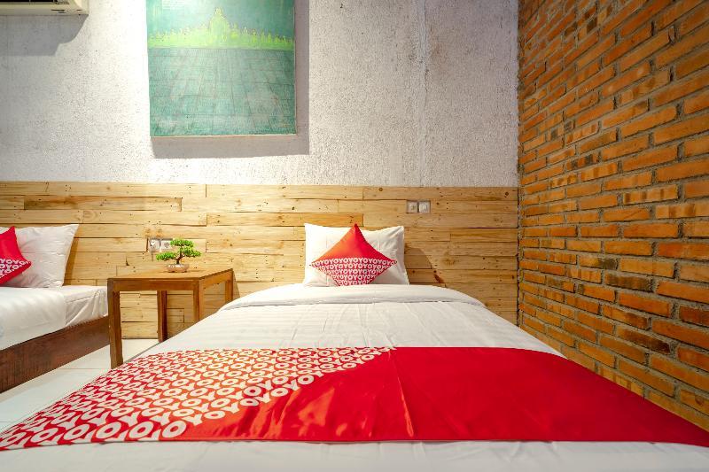 Oyo 2380 Alea Guesthouse Muntilan المظهر الخارجي الصورة