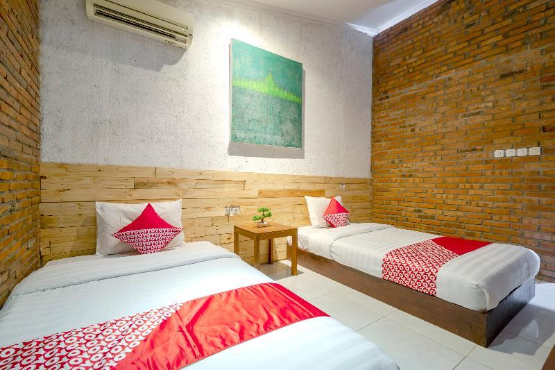 Oyo 2380 Alea Guesthouse Muntilan المظهر الخارجي الصورة
